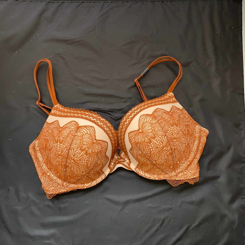 Victoria’s Secret bra 36D cream with rust detail